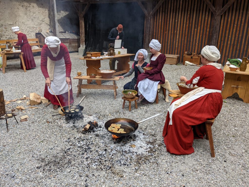 Crédit photo: Compagnie des Quatre Lunes. Journée des Châteaux suisses à Gruyères, 03.10.2021